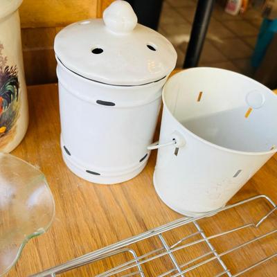 Lot of country decor Kitchen stuff