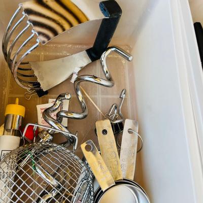 3 Drawer Rubbermade full of kitchen stuff