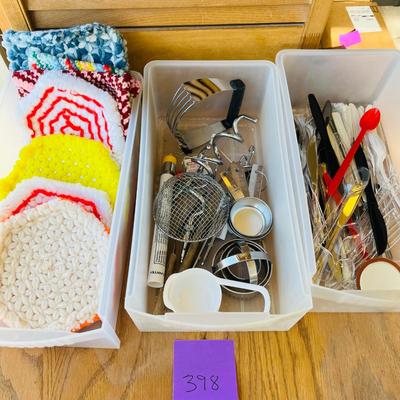 3 Drawer Rubbermade full of kitchen stuff