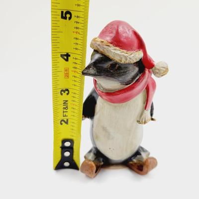 CUTE CHRISTMAS PENQUIN STATUE DECOR