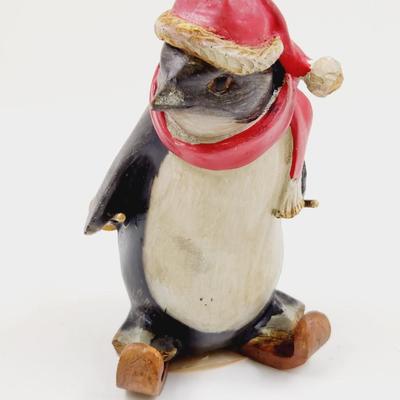 CUTE CHRISTMAS PENQUIN STATUE DECOR