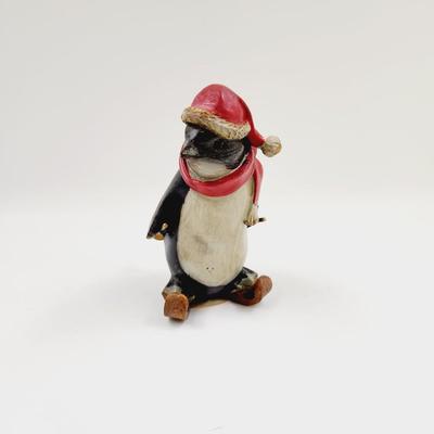 CUTE CHRISTMAS PENQUIN STATUE DECOR