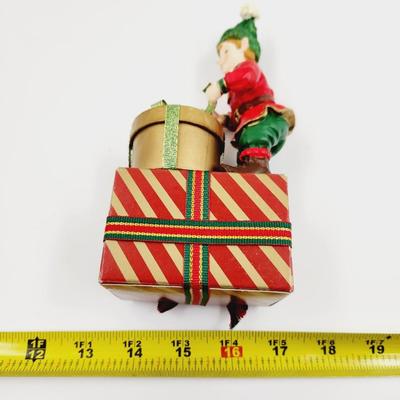 CUTE ELF WITH PRESENT CHRISTMAS DECOR