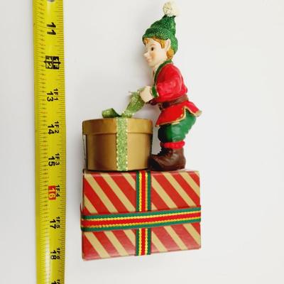 CUTE ELF WITH PRESENT CHRISTMAS DECOR