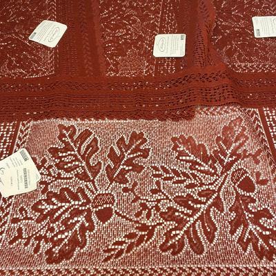 Set of 4 New with Tags Dark Red Oak Leaf Acorn Pattern Lace Placemats