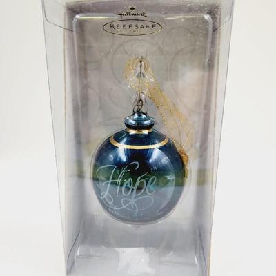 HALLMARK PERFECT HARMONY ETCHED GLASS "HOPE" ORNAMENT