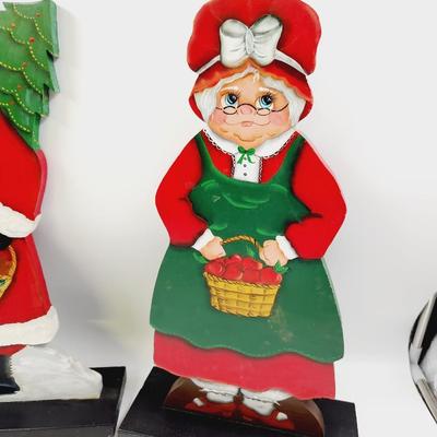 FUN WOODEN CHRISTMAS SANTA & MRS CLAUSE TALL DECOR