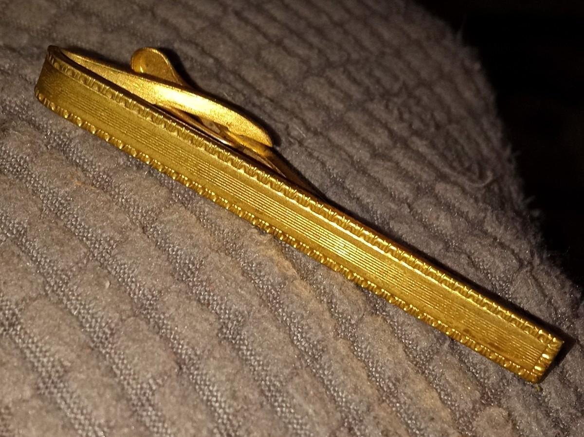 Vintage 18k Tie Clip | EstateSales.org