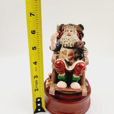 CUTE CHRISTMAS MUSICAL SANTA