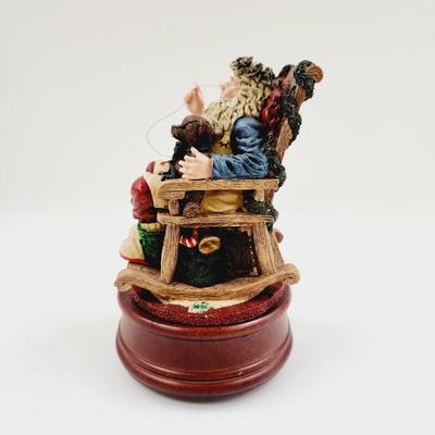 CUTE CHRISTMAS MUSICAL SANTA