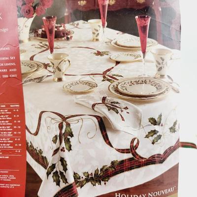 LENOX MATCHING TABLE CLOTH & TREE SKIRT