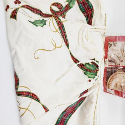LENOX MATCHING TABLE CLOTH & TREE SKIRT