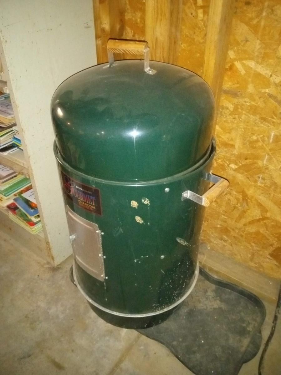 LIKE NEW BRINKMAN GOURMET CHARCOAL SMOKER