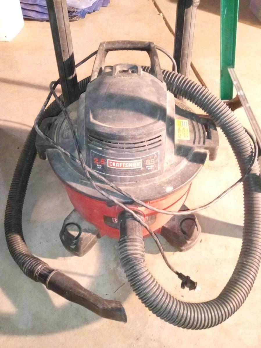 8.5 GALLON CRAFTSMAN SHOP VAC