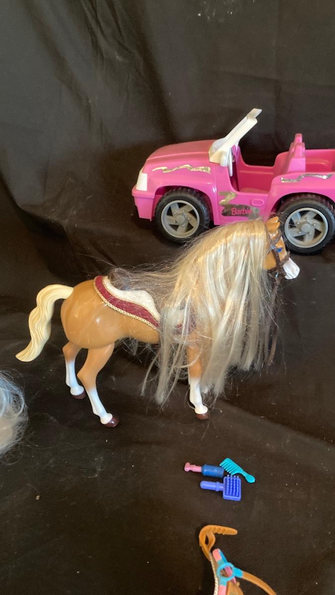 BARBIES HORSES AND JEEP | EstateSales.org