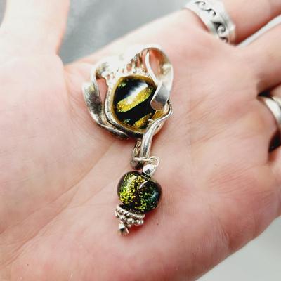 BEAUTIFUL HANDCRAFTED STERLING SILVER W/ DESIGNED GLASS PENDANT