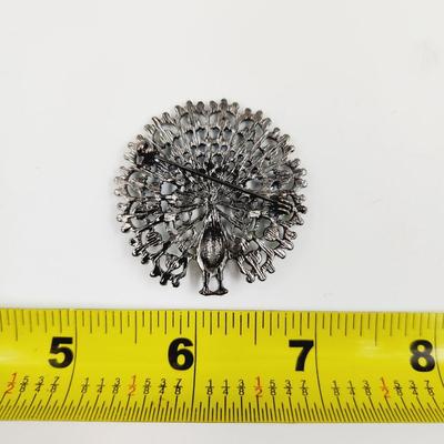 BEAUTIFUL SILVER TONED PEACOCK PIN