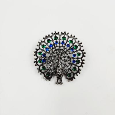 BEAUTIFUL SILVER TONED PEACOCK PIN