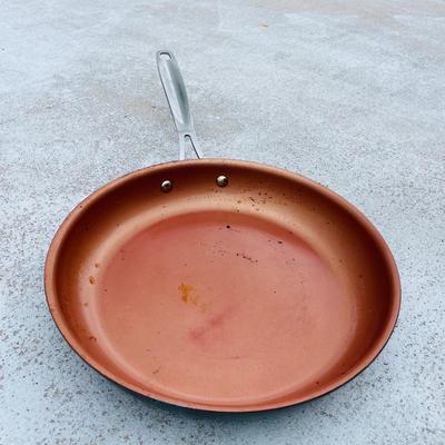 Skillets and Broiler Pan (G-NM)