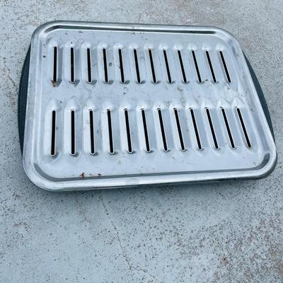 Skillets and Broiler Pan (G-NM)