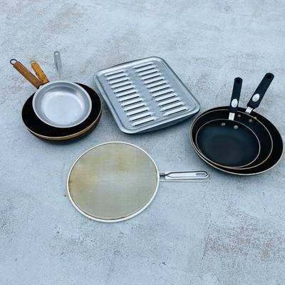 Skillets and Broiler Pan (G-NM)