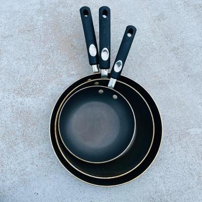 Skillets and Broiler Pan (G-NM)