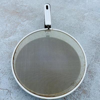 Skillets and Broiler Pan (G-NM)