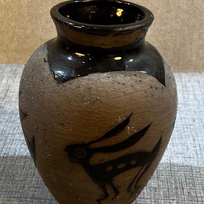 Rabbit Vase Native American Dated 1985 AT Signed Ho 