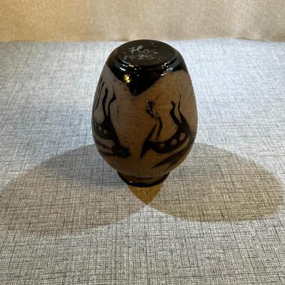 Rabbit Vase Native American Dated 1985 AT Signed Ho 