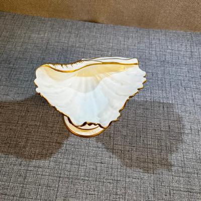 Wedgewood Etruria England Coral and Clam Shell Dish