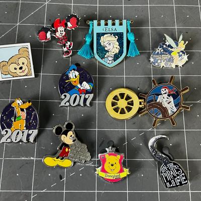 10 Loose Disney Pins: Tinkerbell, Mickey Elsa 