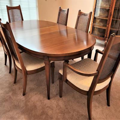 Lot #140 DREXEL Dining Table with 6 Chairs, 2 leaves, table pads