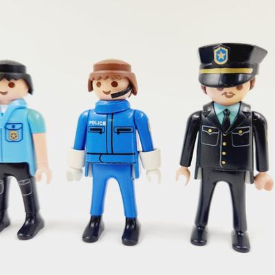 PLAYMOBIL POLICE FIGURINES 4 PC