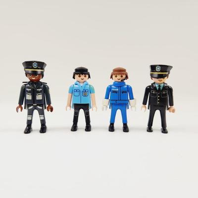 PLAYMOBIL POLICE FIGURINES 4 PC