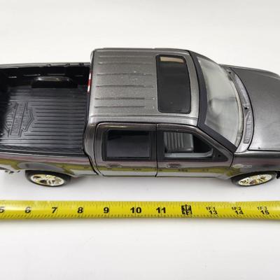 ERTL AMERICAN MUSCLE 1:18 SCALE 2002 FORD F-150 HARLEY DAVIDSON CREW CAB
