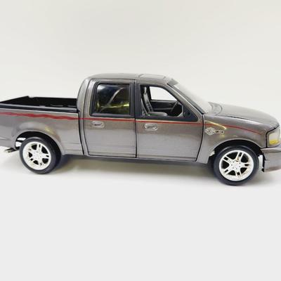 ERTL AMERICAN MUSCLE 1:18 SCALE 2002 FORD F-150 HARLEY DAVIDSON CREW CAB