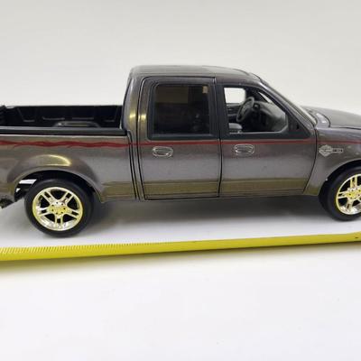 ERTL AMERICAN MUSCLE 1:18 SCALE 2002 FORD F-150 HARLEY DAVIDSON CREW CAB