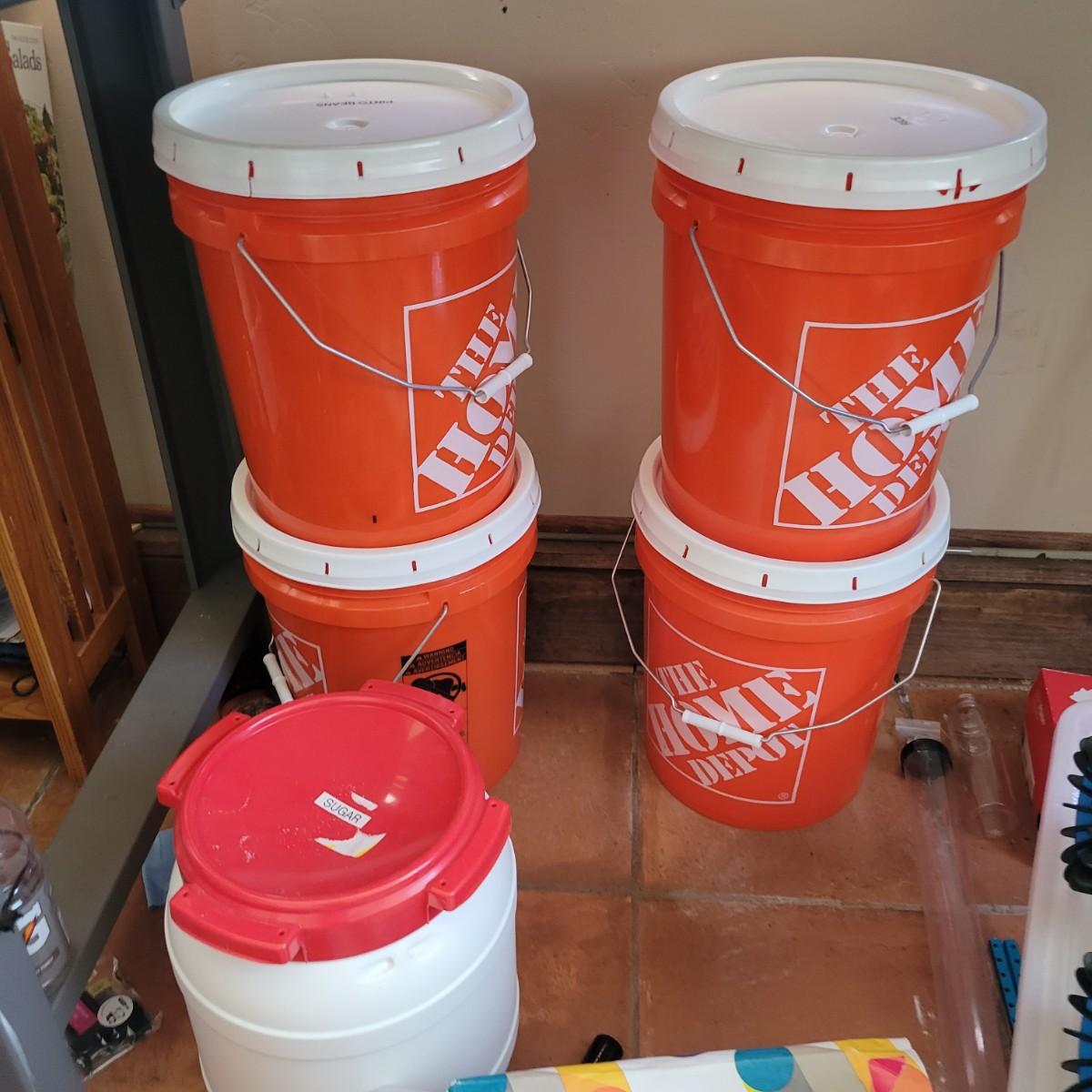 Lot of Buckets | EstateSales.org