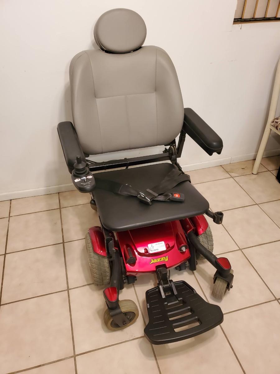Pride Jazzy Select 6 ““ Motorized Wheelchair