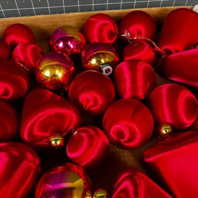 Red Vintage Ornaments 