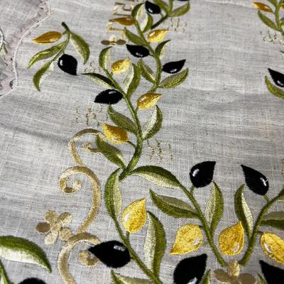 Table Runner and 2 Napkins Olive Branch 