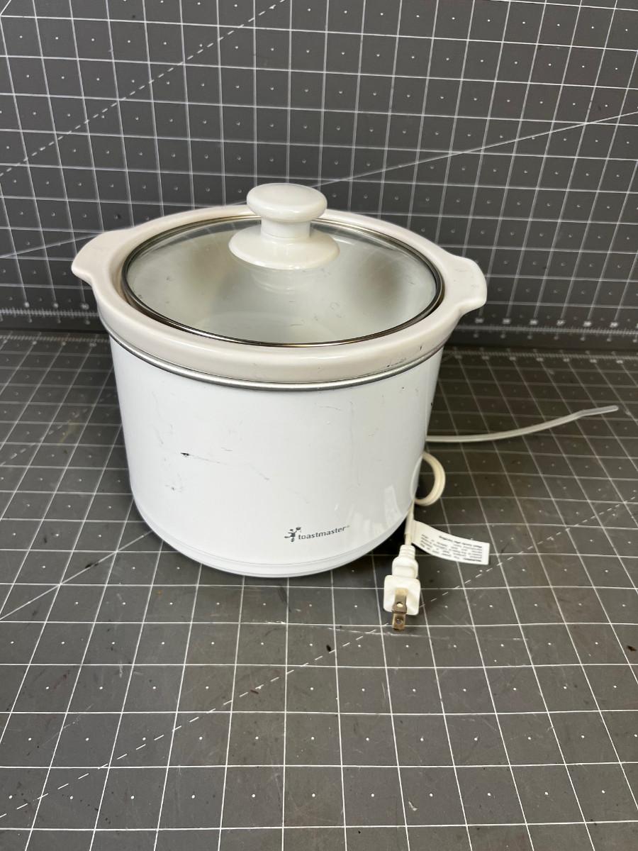Small Toastmaster Crock Pot