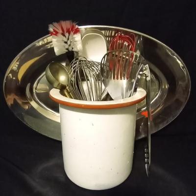 STAINLESS STEEL STRAINER-COOKING UTENCILS IN ENAMAL HOLDER-GRATER AND MORE