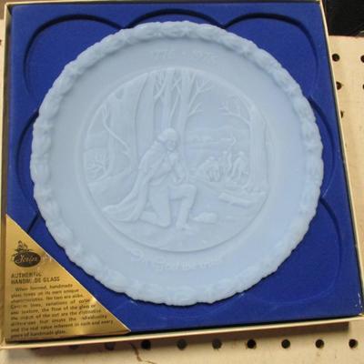 Fenton A Portrait Of Liberty Sculptured In Glass Plates