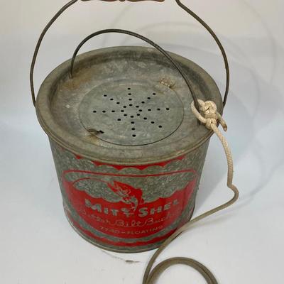 Vintage Mit-Shel Better Bilt 77-10 floating galvanized metal minnow bait bucket