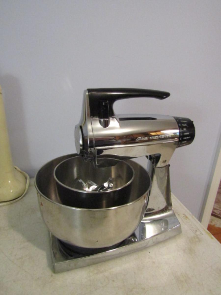 Sunbeam MixMaster Stand Mixer with Two Bowls (E)