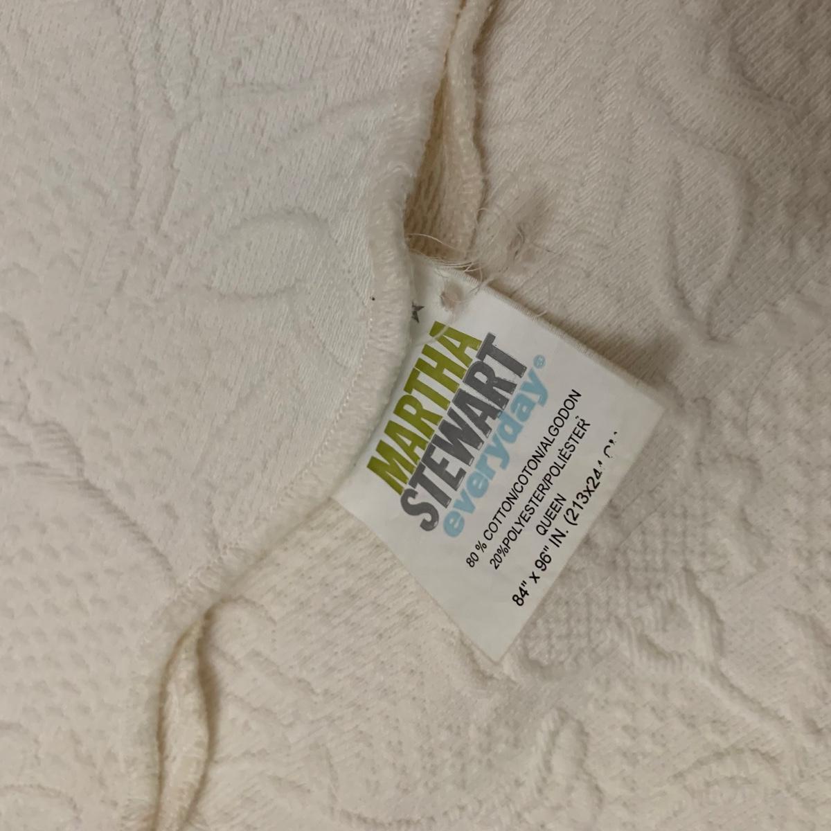 Martha Stewart Embossed Queen Blanket w Shams More Warm White Blankets Throws GR2 HS EstateSales