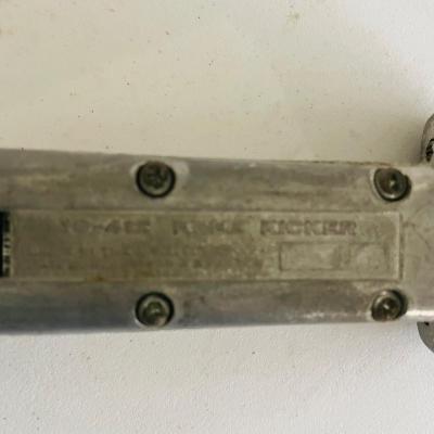 Roberts Vintage Professional Knee Kicker (G-NM)