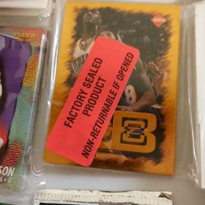 LOT 1  FIFTY PACKS OF VINTAGE BASKETBALL CARDS