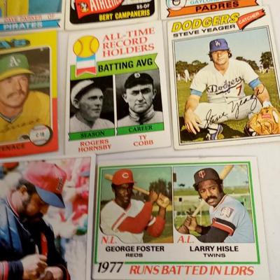 LOT 5   VINTAGE BASEBALL CARDS MOST OF WELL KNOWN PLAYERS